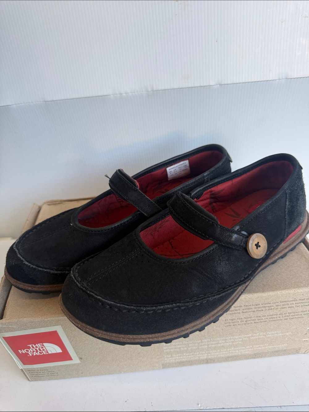 THE NORTH FACE SIDNEY SUEDE MARY JANES SIZE 8 BLACK/INDIAN CLAY
